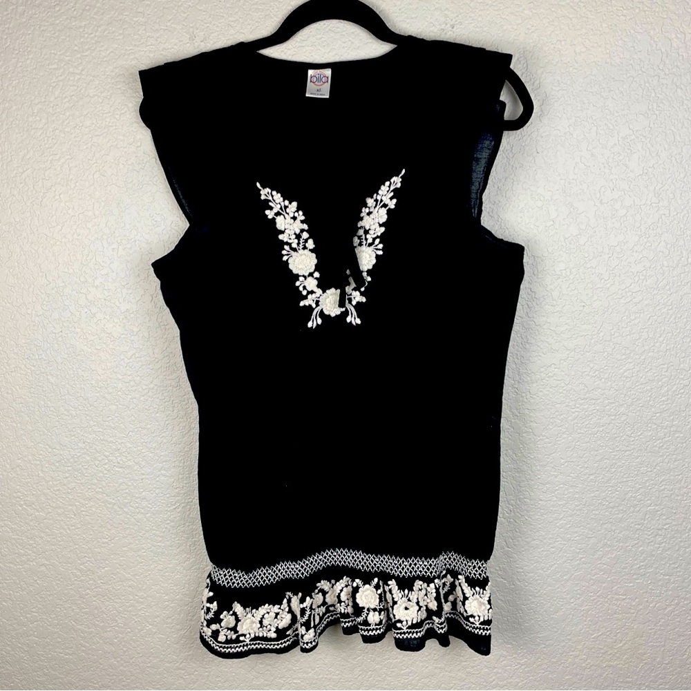 Bila Top Womens XL Black White Floral Embroidered Flutter Sleeve Boho Cottage